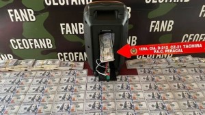 Alerta en Venezuela y Colombia: Mafia convierte bolívares en dólares falsos