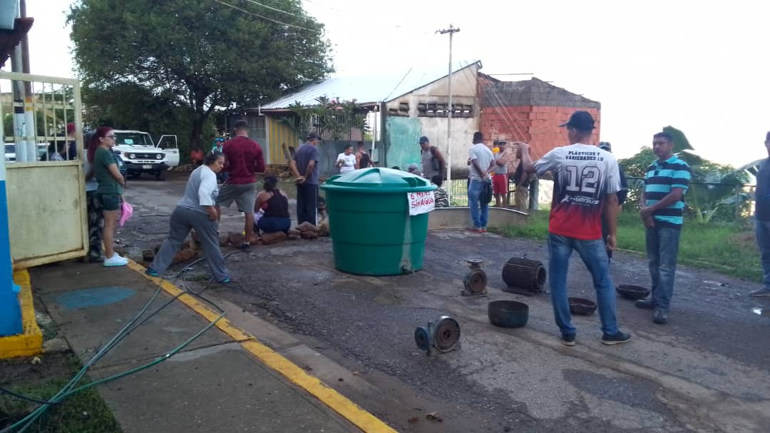 Alcalde chavista prometió y no cumplió: En zona alta de Puerto La Cruz no se calan más meses de sequía