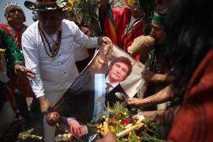 Chamanes peruanos anticipan éxitos para Milei y el ocaso para Fujimori
