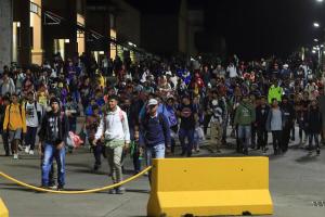 Policía de Guatemala retuvo la caravana de migrantes repleta de venezolanos rumbo a EEUU