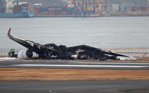 Japan Airlines estima en 104 millones de dólares las pérdidas por su accidente en Tokio