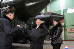 Kim Jong-un pidió aumentar producción de lanzadores de misiles en Corea del Norte