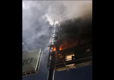 EN IMÁGENES: se incendió una de las pantallas del Estadio Universitario de Caracas