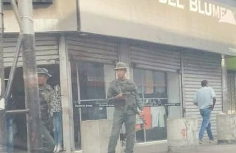 Presencia militar causó zozobra en la zona comercial de Barinas este #18Ene