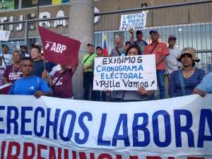 Gremios y sindicatos marcharon en Valencia por el rescate de la democracia y la publicación del cronograma electoral
