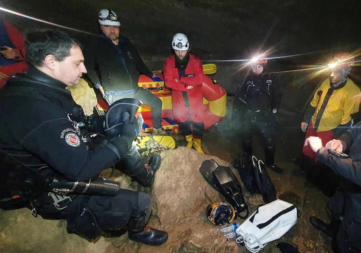 Rescatados con éxito las cinco personas atrapadas en una cueva eslovena desde el sábado