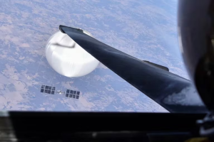 Riesgos de batir un récord espacial: “viajes al futuro”, perder masa muscular y hasta problemas de erección