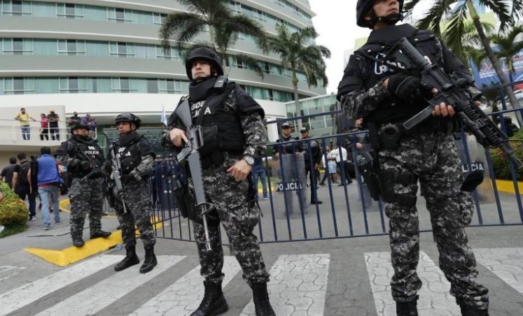 Grupo élite de la policía desbarató secuestro en canal de televisión en Ecuador (FOTOS)