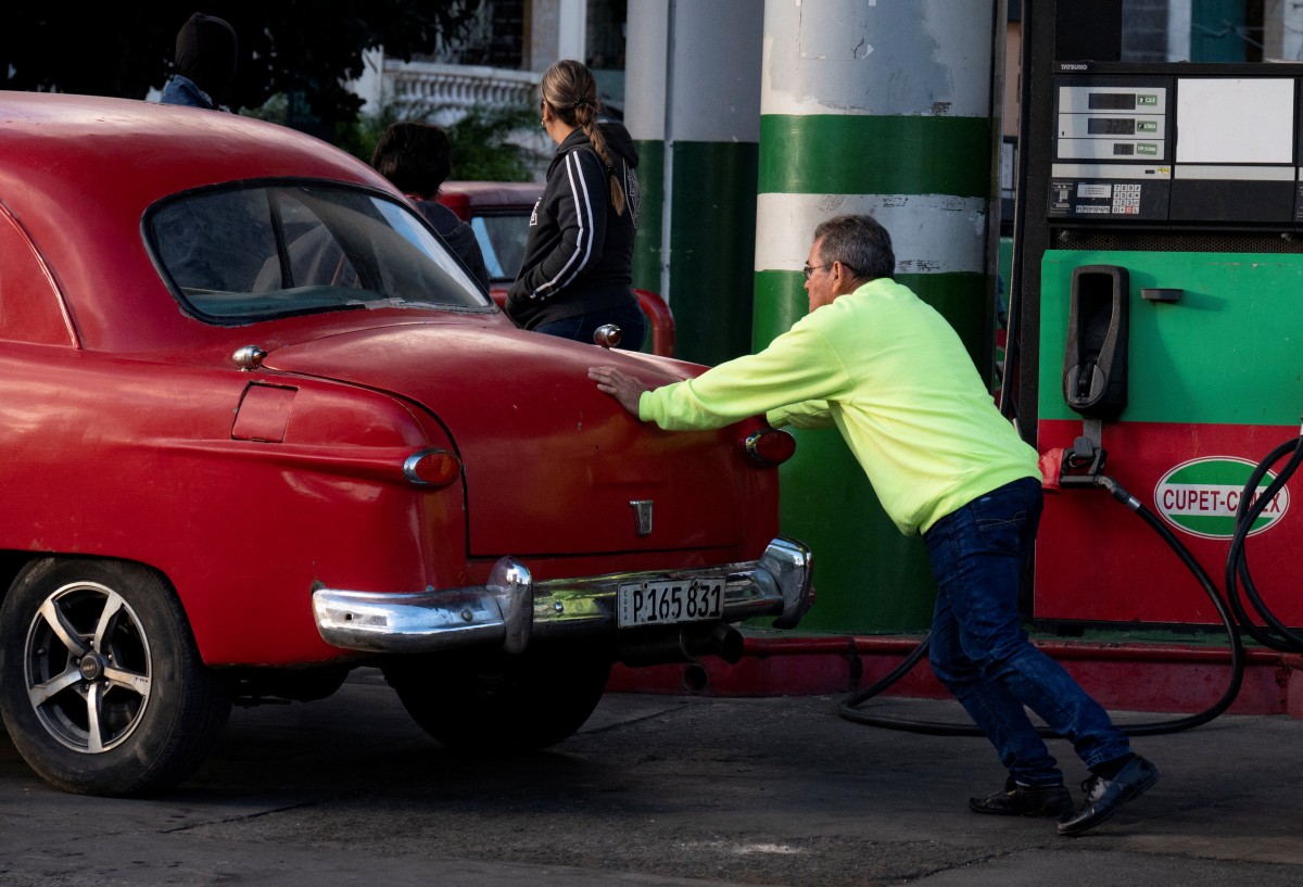 Régimen cubano aplazó aumento al precio del combustible, mientras Pdvsa le entrega 56 mil barriles al día