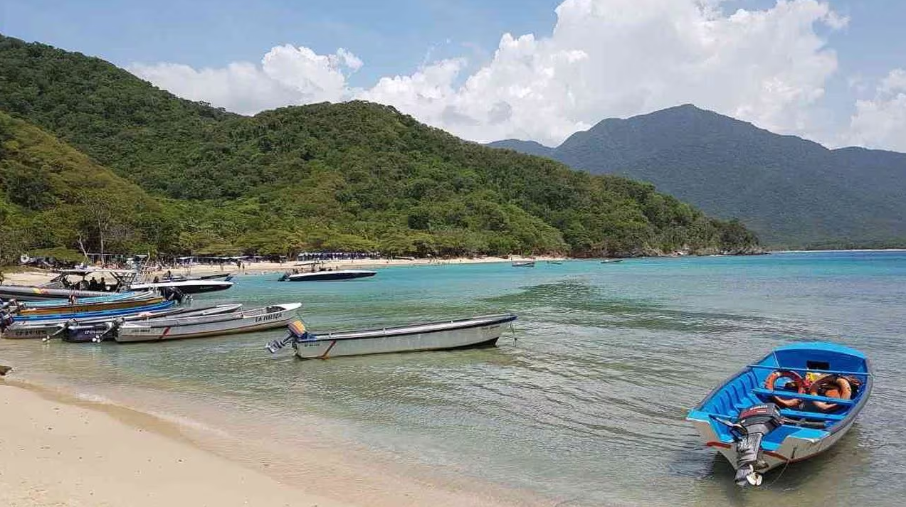 Tragedia en Colombia: padre murió ahogado mientras intentaba rescatar a su hijo en el mar