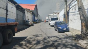Voraz incendio dentro de un galpón que guarda combustible en La Yaguara (Video)