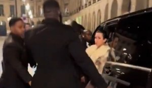 Bianca Censori, esposa de Kanye West, podría ir a prisión por el conjunto que utilizó en la semana de la moda en París