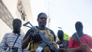 Pandillas caníbales atacan barrios ricos de Haití mientras evacúan embajadas y hoteles