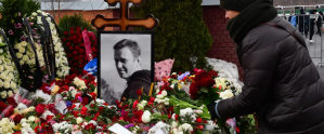 Cientos de rusos hacen cola por tercer día en el cementerio para decir adiós a Navalni