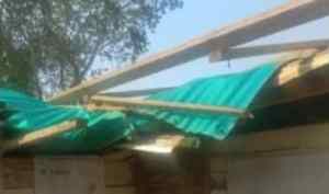 Ráfaga de viento dejó sin techo a liceo del sector Hato Viejo en Barinas