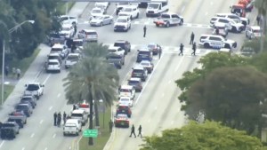 VIDEO: Un policía resultó herido y un sospechoso muerto tras brutal tiroteo en hotel de Florida