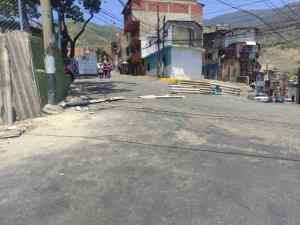 Vecinos en San José Cotiza trancaron las vías de tránsito tras tres semanas sin agua (Fotos)