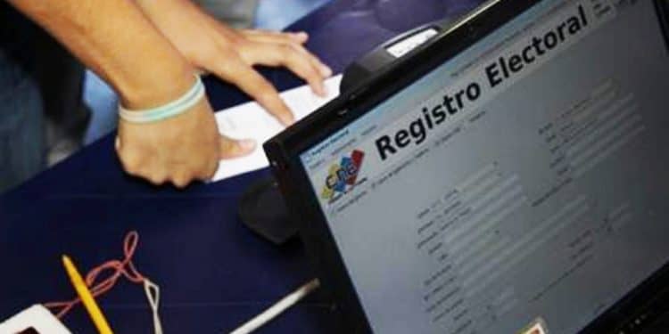 “No hay voluntad política”, venezolanos en México también denunciaron retrasos en el RE