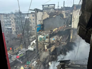 Nueva masacre rusa en Ucrania: ataque contra zona residencial deja al menos 14 muertos