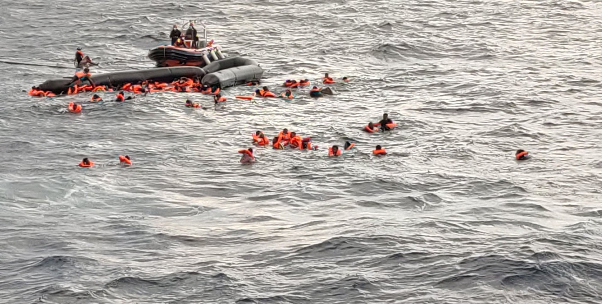Reportan al menos 60 muertos en un naufragio en el Mediterráneo central