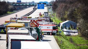 Tragedia en Alemania: autobús se salió de la vía, volcó y dejó múltiples muertos y heridos