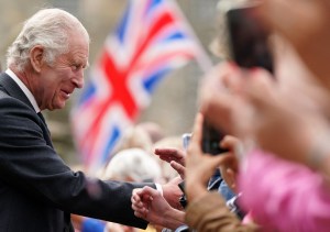 Carlos III reanudará parte de su agenda pública durante su tratamiento por cáncer