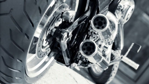 El peligroso error al manejar una moto que puede causar daños fatales en el motor