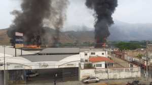 Incendio consume galpón del popular autolavado Supremo El Limón en Aragua (IMÁGENES)