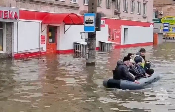Ordenan evacuaciones en la ciudad rusa de Oremburgo ante el temor de nuevas inundaciones