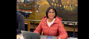 Delcy Eloína viajó a Holanda para entregar “la verdad histórica de Venezuela” en disputa con Guyana (VIDEO)