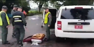Decomisaron casi 400 panelas de droga dentro de una camioneta diplomática en Táchira (Video)