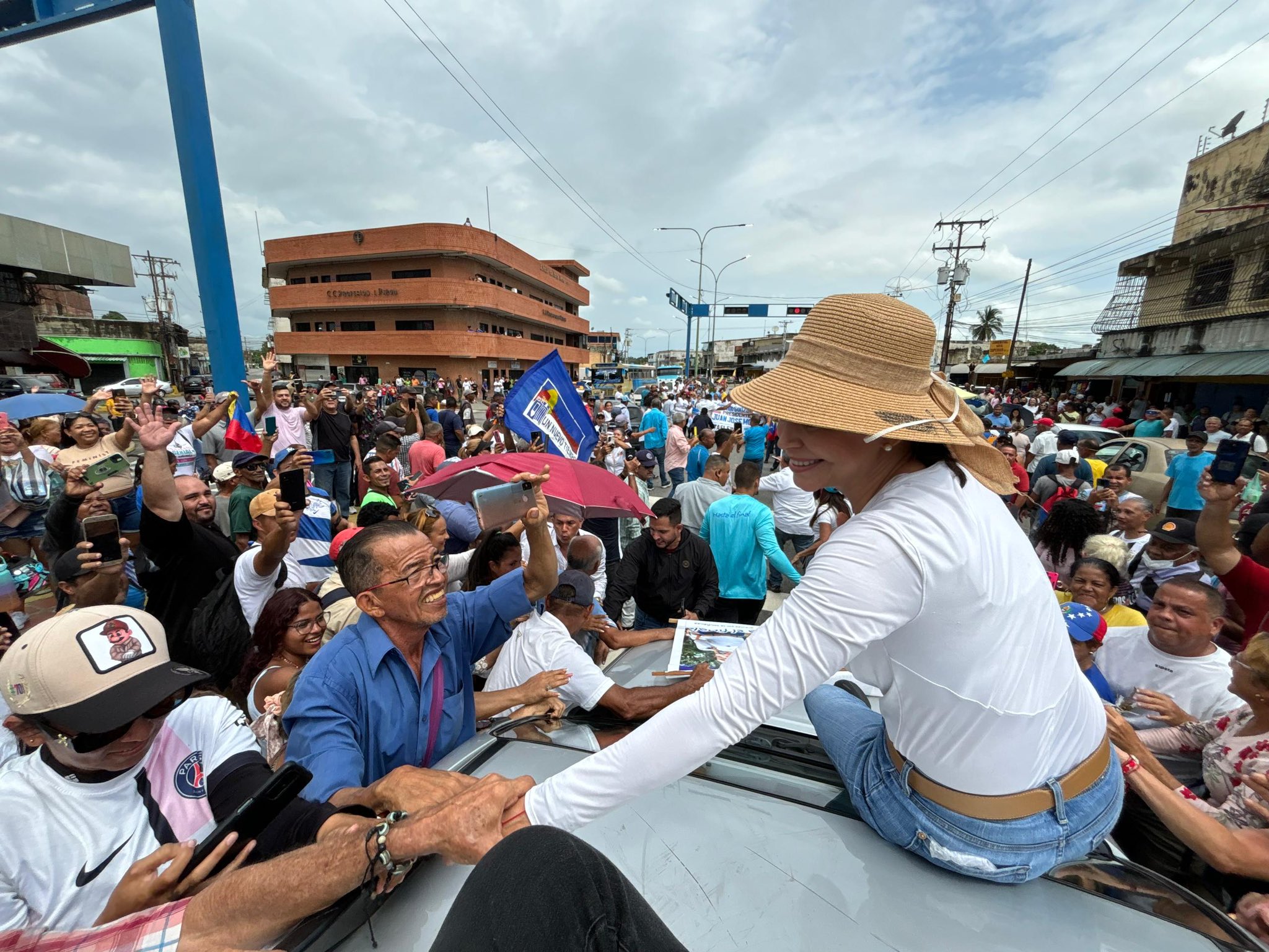 En Morón todo el mundo salió a la calle para recibir a María Corina Machado (IMÁGENES)