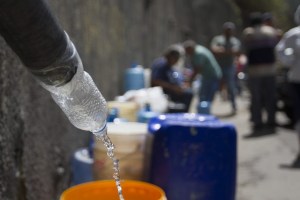 Alrededor de 30 pozos de agua en La Guaira y en el sector Tropical II llevan casi tres meses sin suministro