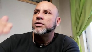 “No me ha llegado esa plata”: periodista Wender Villalobos respondió con humor a la acusación de Saab (Video)