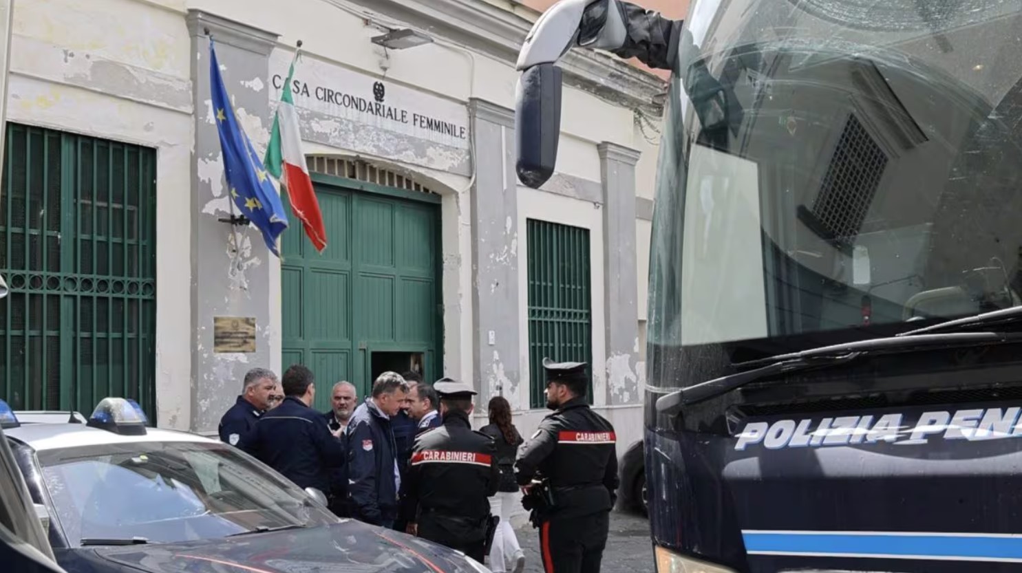 Desalojan una cárcel y varios edificios en la zona de Nápoles tras la noche de terremotos