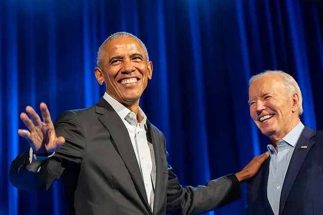 El nuevo despiste de Biden en público: Obama tuvo que salir a rescatarlo (VIDEO)