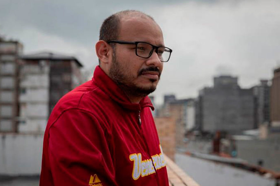 Denuncian que el chavismo perpetra “sicariato judicial” contra defensor de DDHH y periodista Carlos Julio Rojas