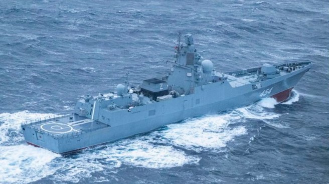 Barcos de guerra rusos practican con misiles en el Atlántico de camino a Cuba