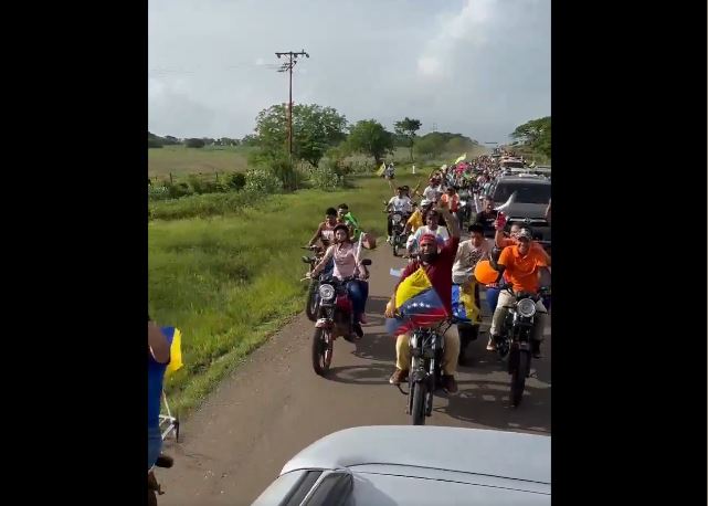 En VIDEO: motorizados burlaron amenazas del Psuv para escoltar a María Corina en Las Mercedes del Llano