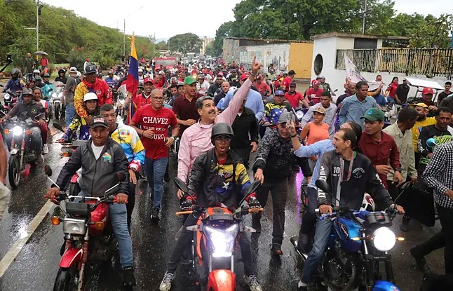 El Mundo: La campaña de Nicolás Maduro, entre milagros, karaokes y “fakes”