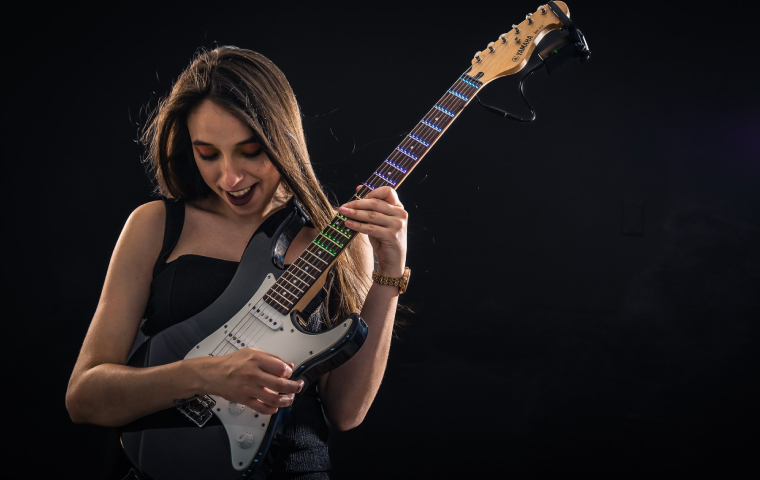 Lleno de rock, Paola Di Girolamo lanzó su segundo tema en solitario “A donde tú estés”