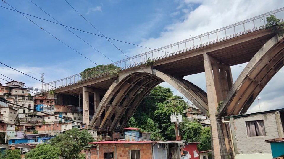 Advierten del posible colapso del viaducto La Bermeja en San Cristóbal