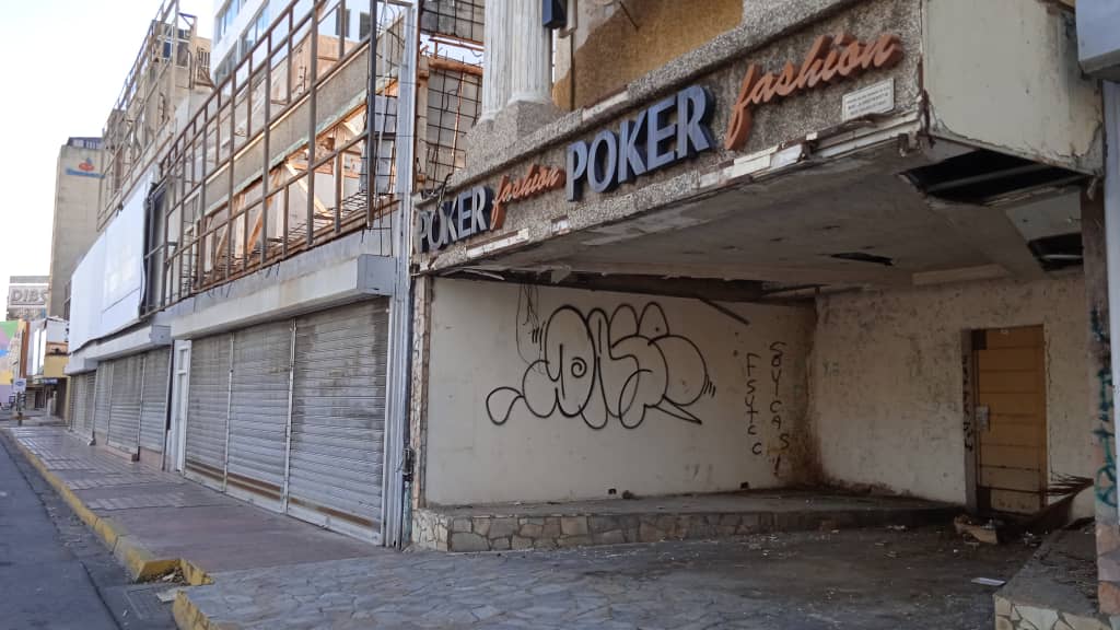 Pocos negocios sobreviven a la crisis en la avenida Santiago Mariño en Margarita