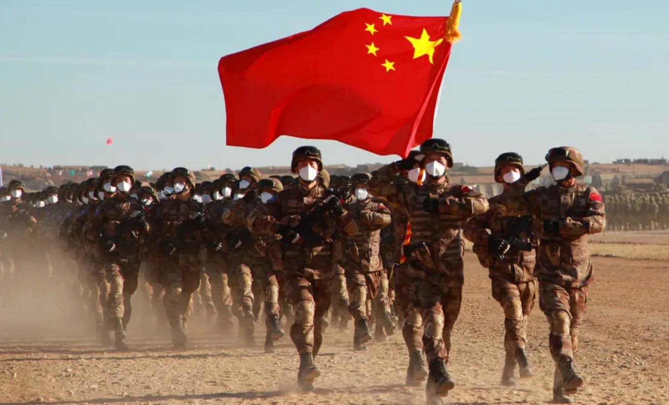 China podría estar produciendo un arma biológica para “derrotar la mente del enemigo”