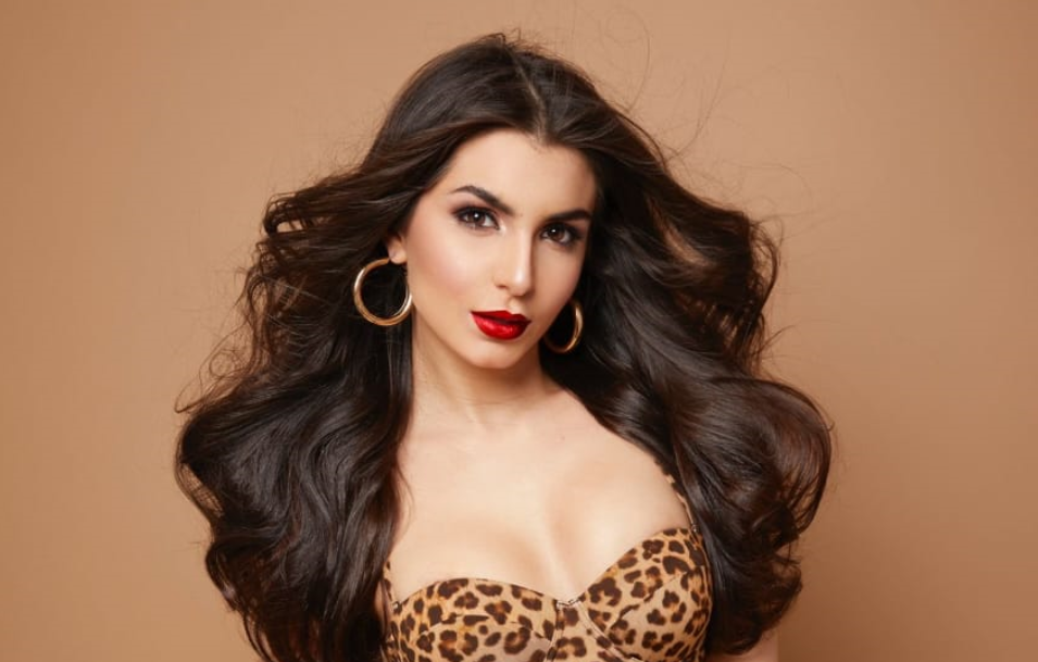 Modelo venezolana causa sensación en el Miss Universo Madrid