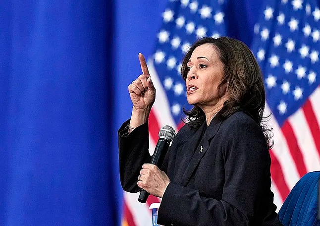 Kamala Harris gana adeptos como posible reemplazo de un Joe Biden que se lo juega todo en 10 días