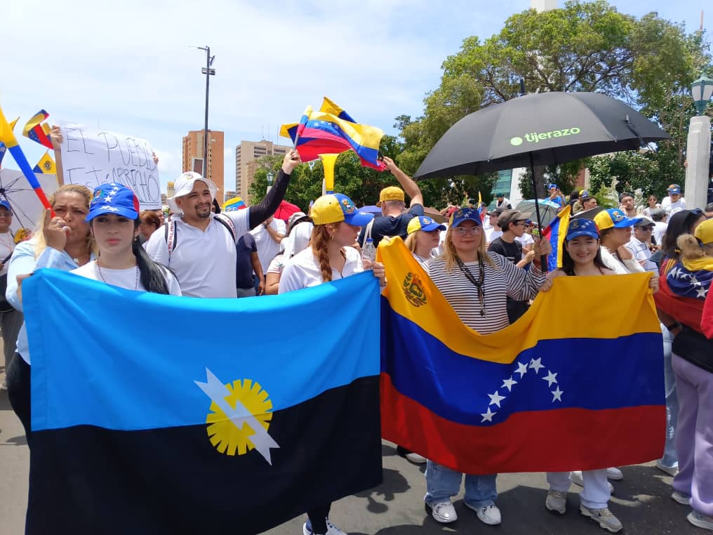 Con la entonación del Himno Nacional se realizó la concentración en Maracaibo este #30Jul