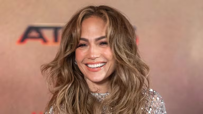 Los 55 años de JLo: la actriz latina mejor pagada del mundo, la pelea con Mariah Carey y sus vaivenes con Ben Affleck