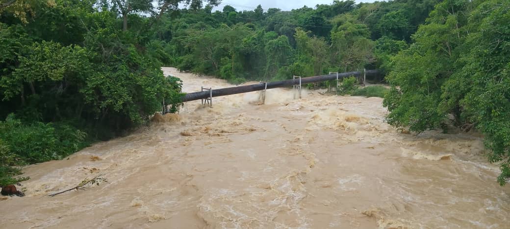 Se desbordó el río Burro Negro en Zulia por las fuertes lluvias