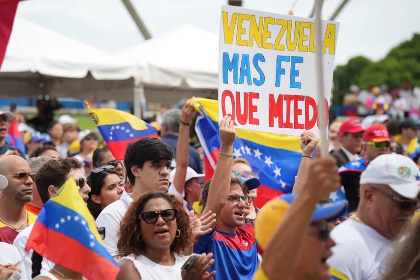 VIDEO: Las emotivas palabras de esta ex Miss Universo venezolana durante concentración en Miami por la libertad